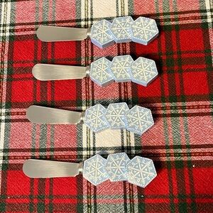 Snowflake Design Cheese Spreaders, 4 Count